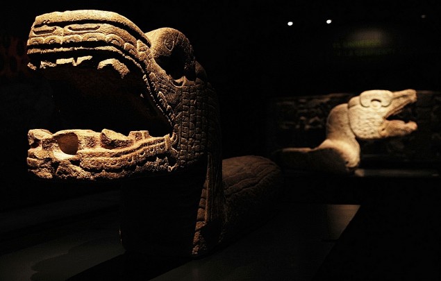 Isis y la serpiente emplumada, Egipto faraónico/ México prehispánico
