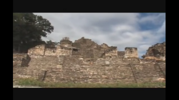 Sarcófago maya descubierto en la zona arqueológica de Toniná, Chiapas