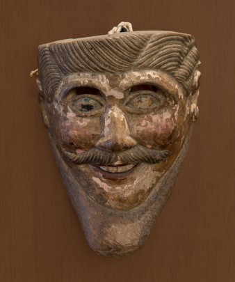 Máscara tallada en madera