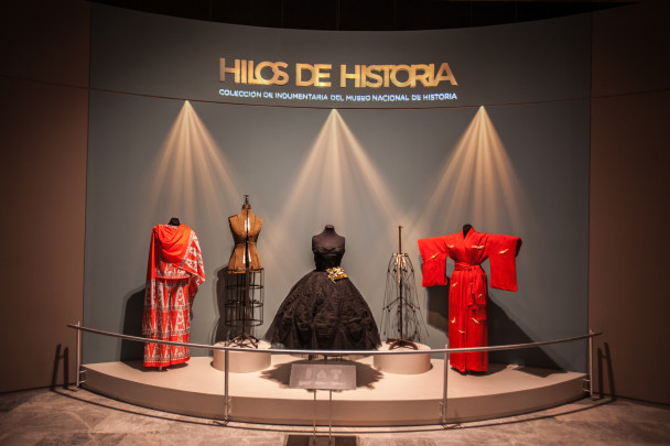 Hilos de Historia. Colección de Indumentaria del Museo Nacional de Historia