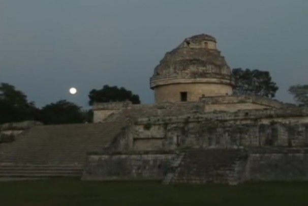 Zona Arqueológica Chichén Itzá. Ciudad al Borde del Pozo de los Brujos del Agua