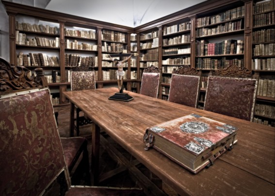 Biblioteca Antigua