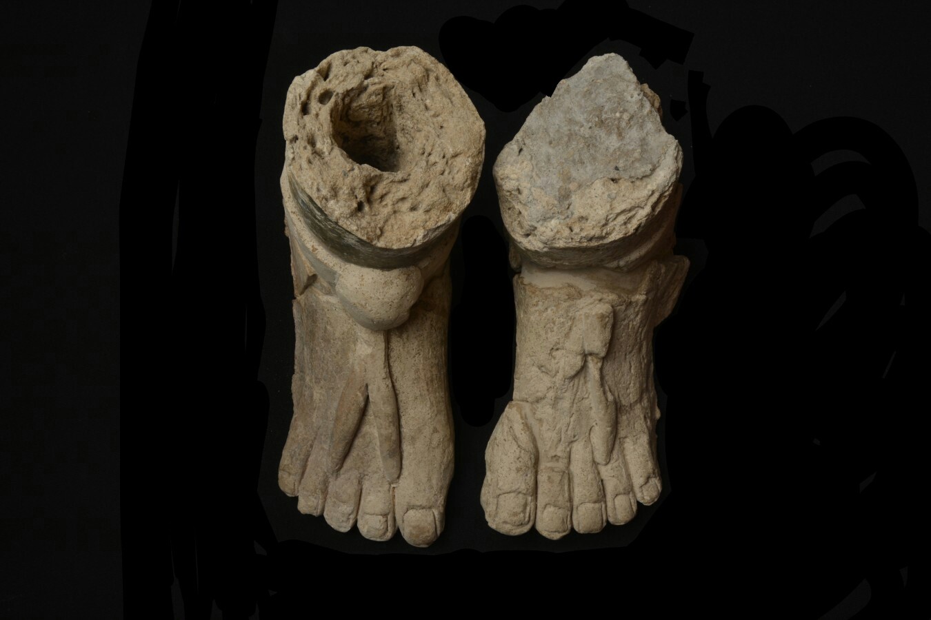 Escultura argamasa (pies)