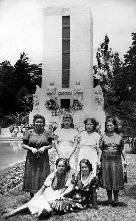 Mujeres en el Parque de la Bombilla
