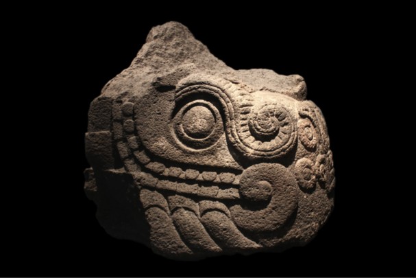 Escultura de “Xiuhcóatl” serpiente de fuego
