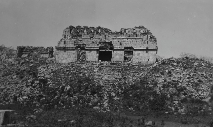 Grupo del Cementerio, Edificio Poniente (1940)