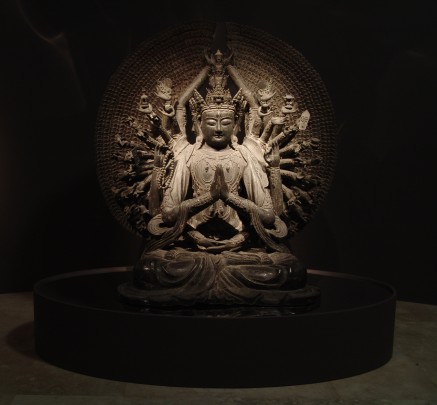 Bodhisattva Avalokitesvara Guanyin con mil manos y mil ojos