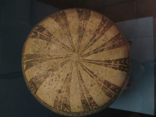 Vasija cerámica con decoración estilo chinesco