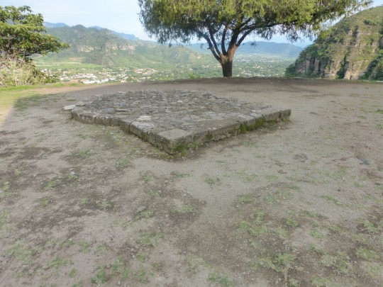 Estructura V. Temalácatl (La piedra del sacrifico gladiatorio)