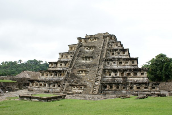 Pirámide de los Nichos o Edificio 1