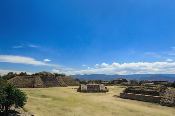 09_Zona_Arqueolgica_de_Monte_Albn,_Oaxaca,_foto_Luis_torres-min