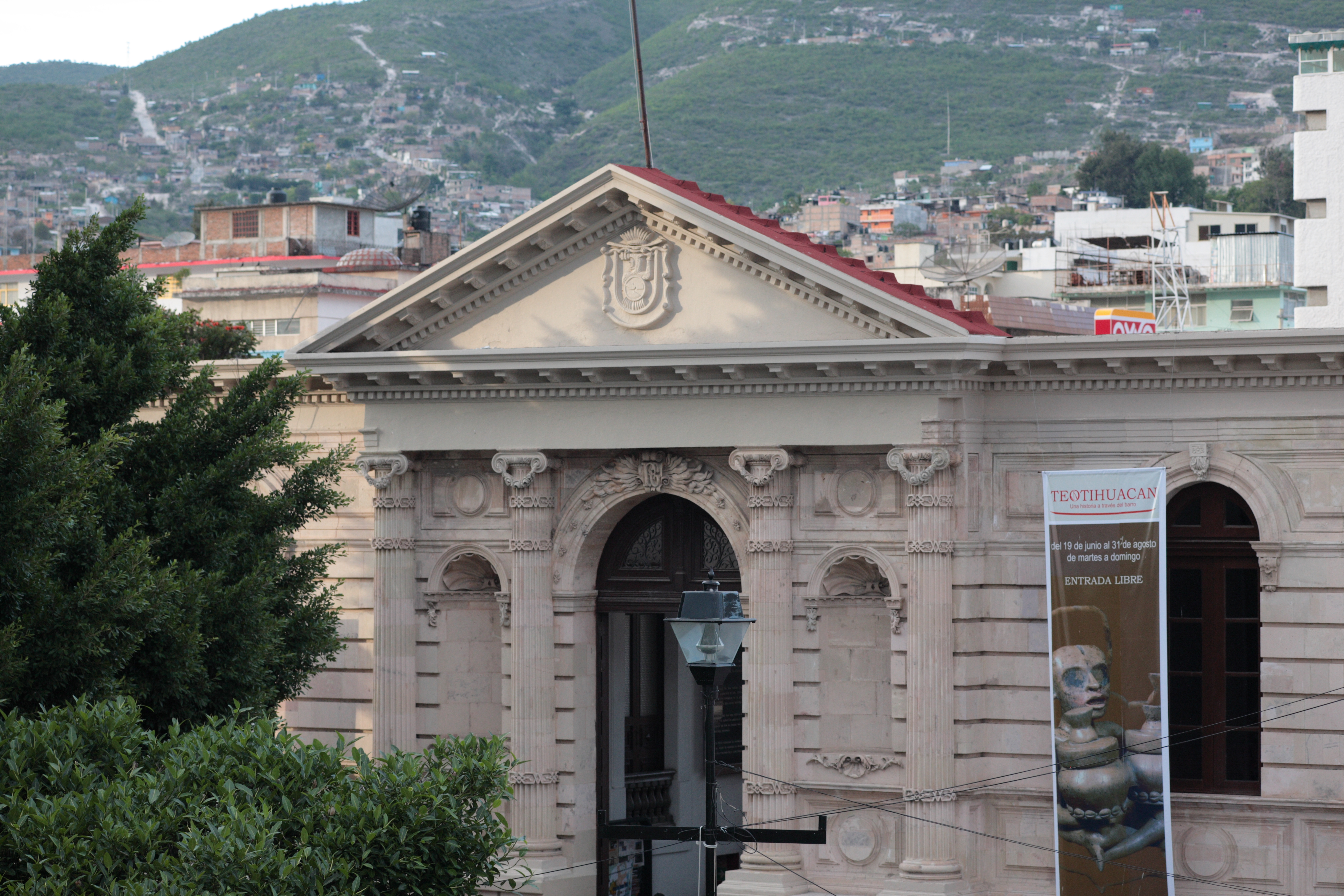 Guerrero State Coat of Arms on the main facade of the enclosure