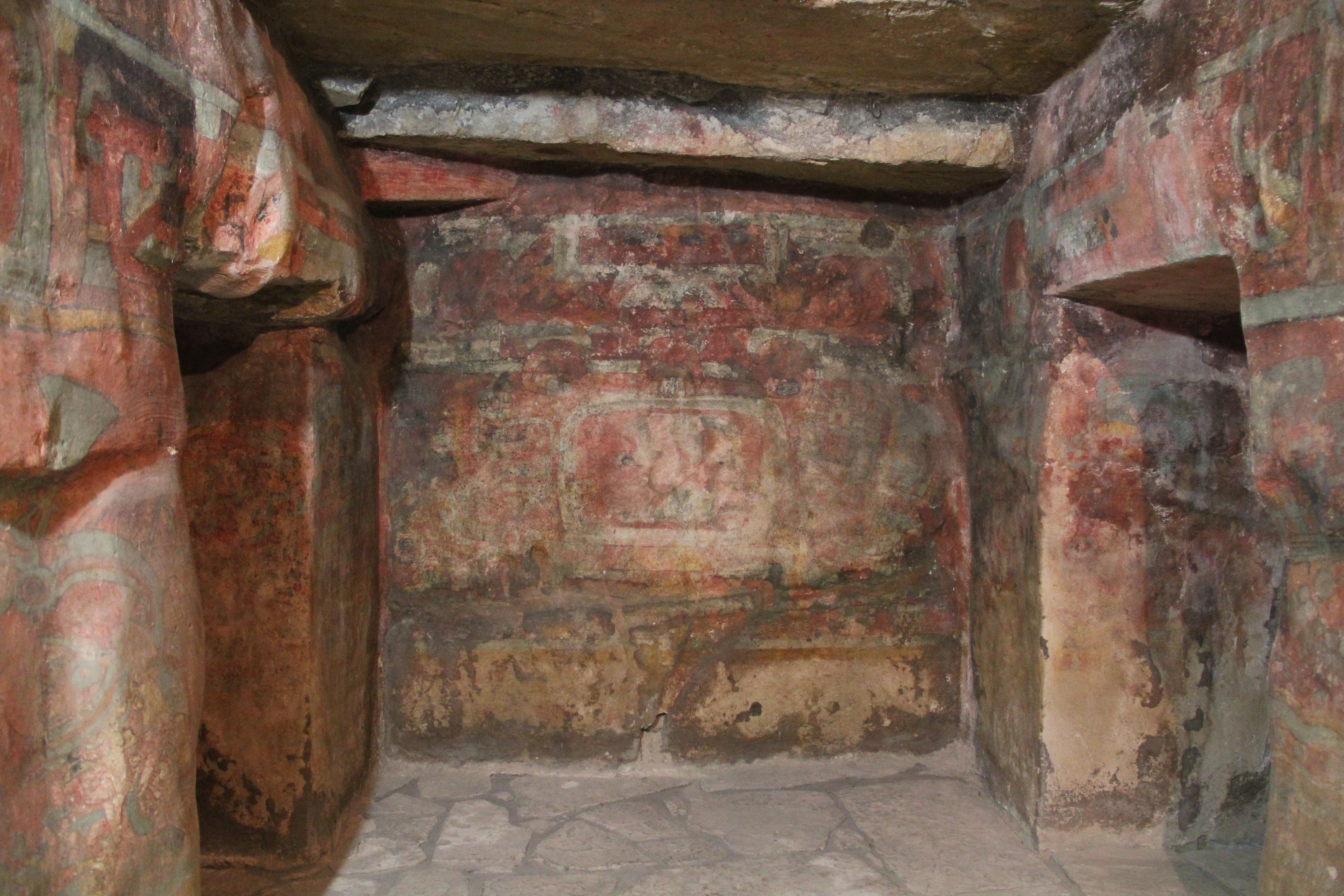 Inside view of Tomb 195