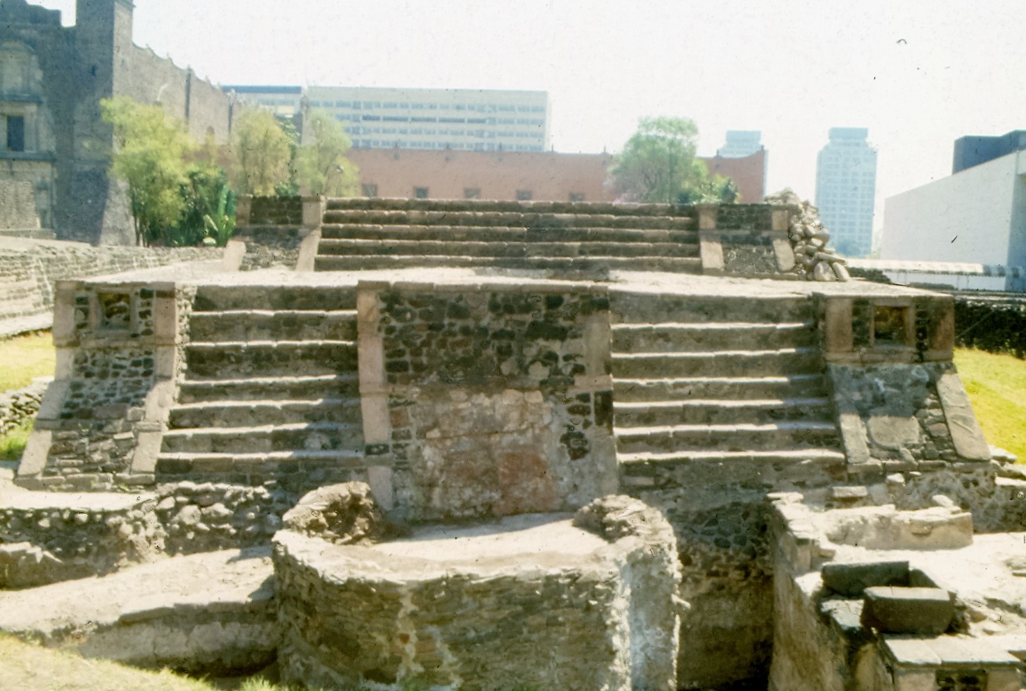 General view of the Calendar Temple at the moment of discovering the mural