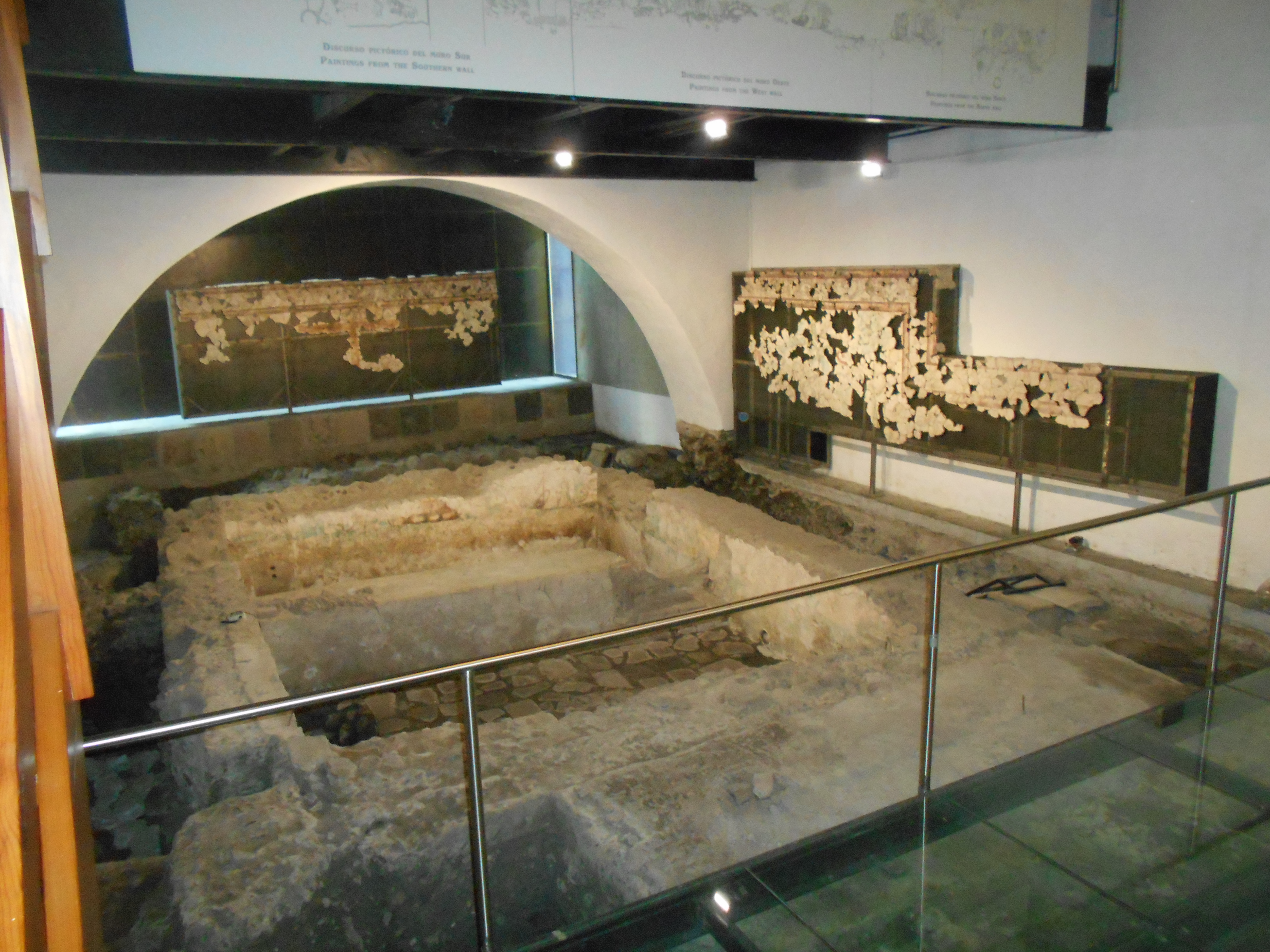 Vista de la Caja de Agua del Imperial Colegio de la Santa Cruz de Santiago Tlatelolco. Siglo XVI