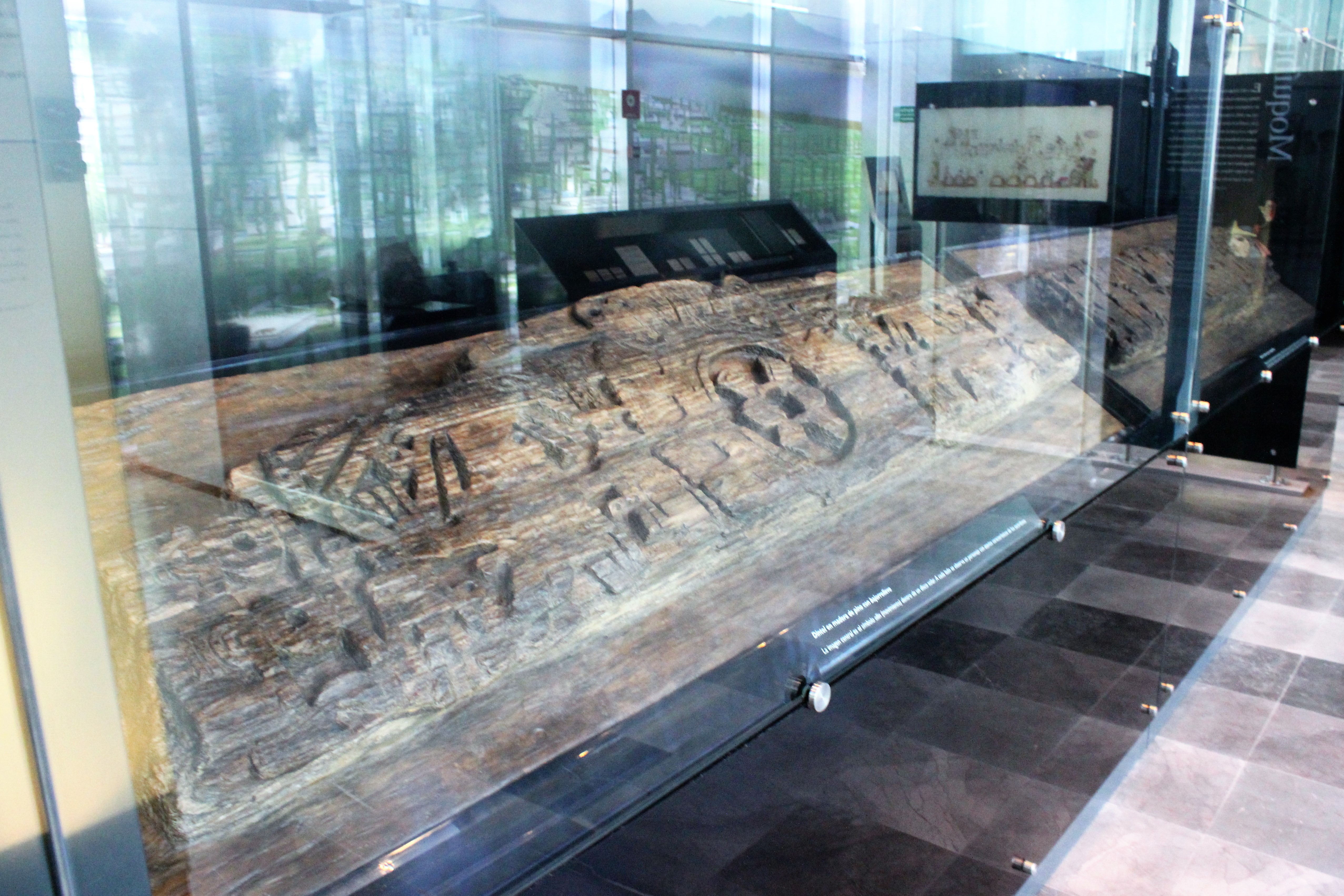 Dinteles de madera de Tlatelolco en Museo de Sito INAH – UNAM