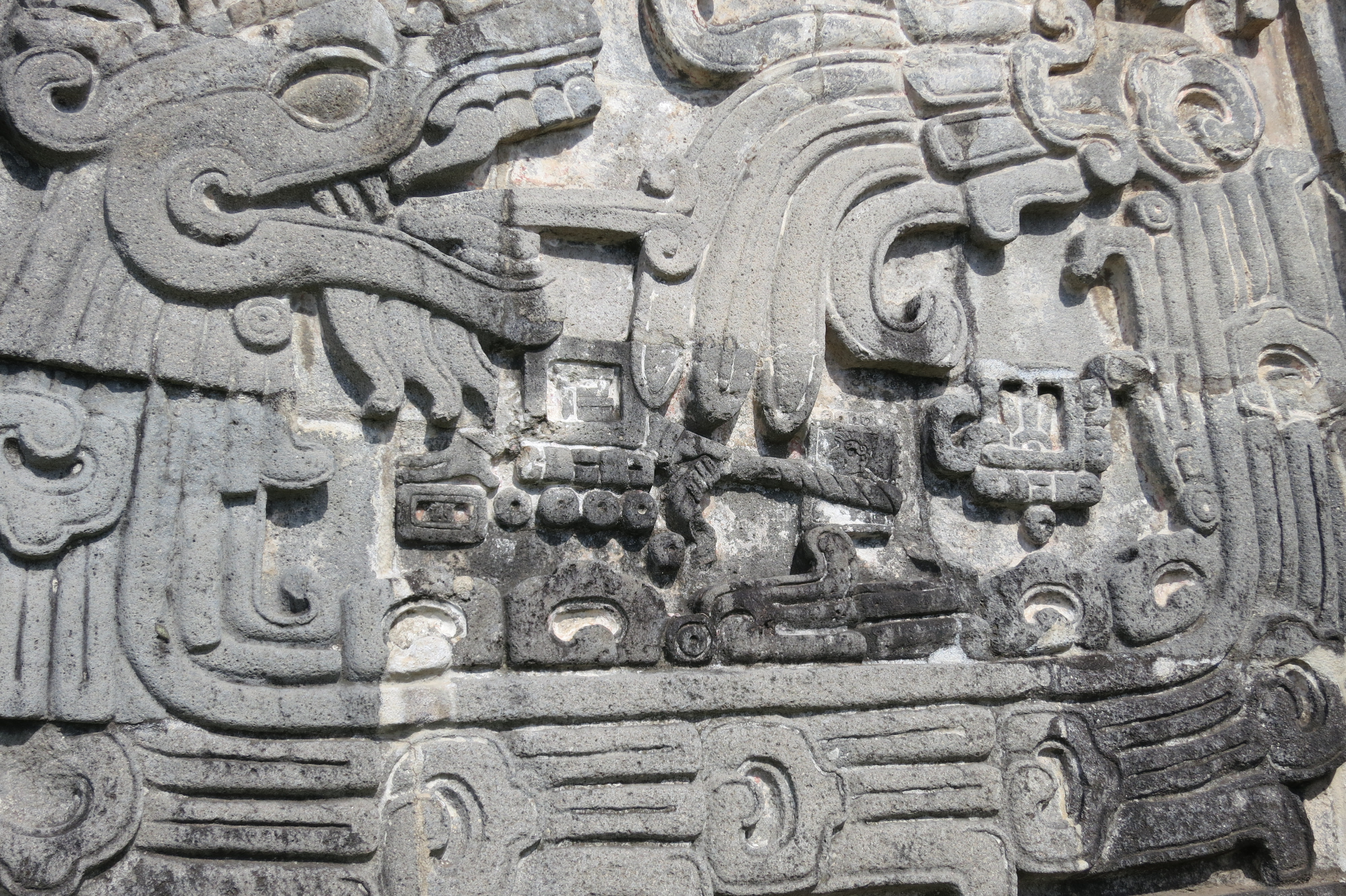 Depiction of the date adjustment (northwest facade)