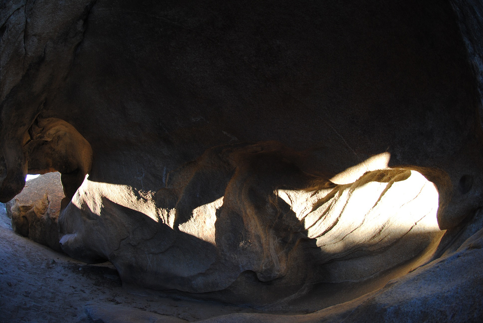 Moment in which El Diablito is fully lit up by the sun 