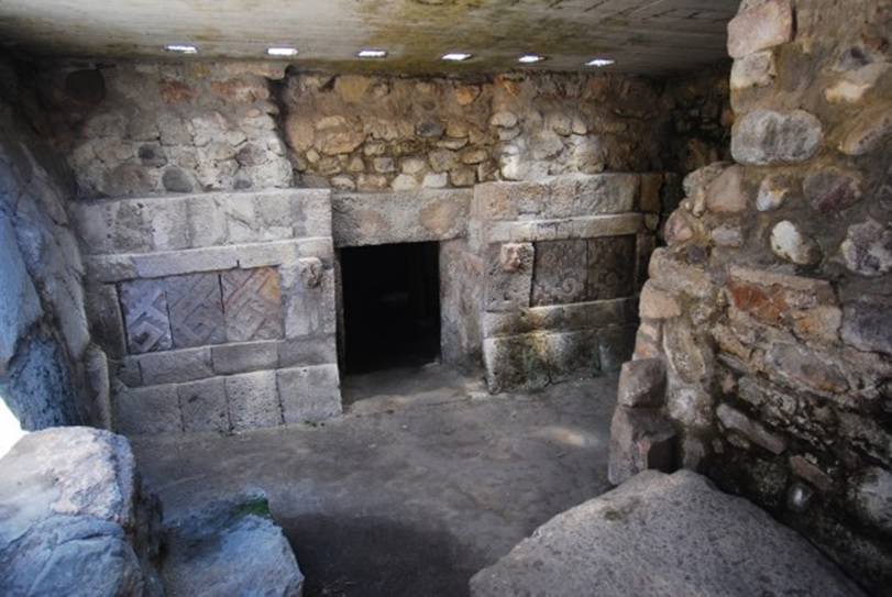 Triple tomb