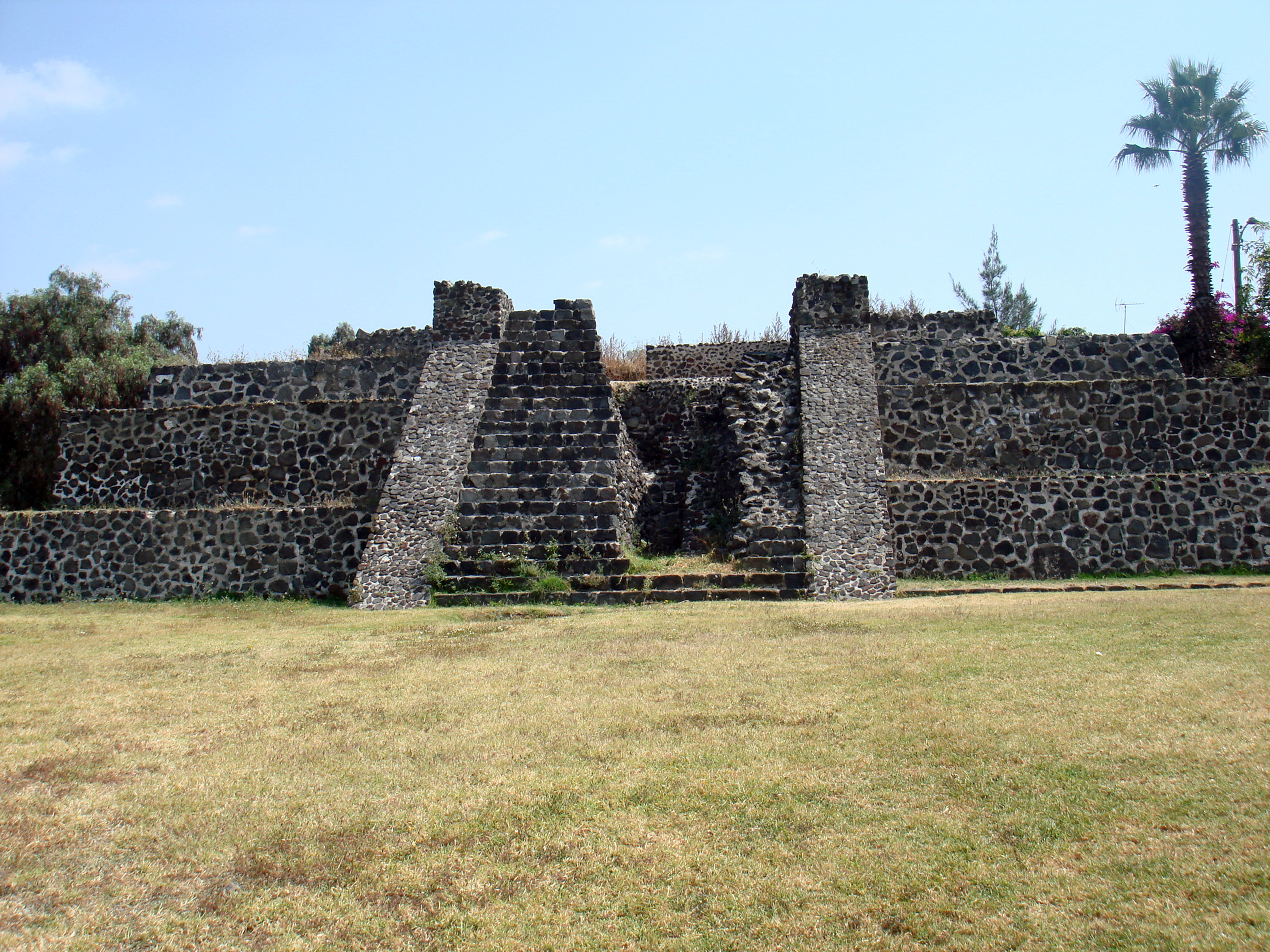 Basamento piramidal
