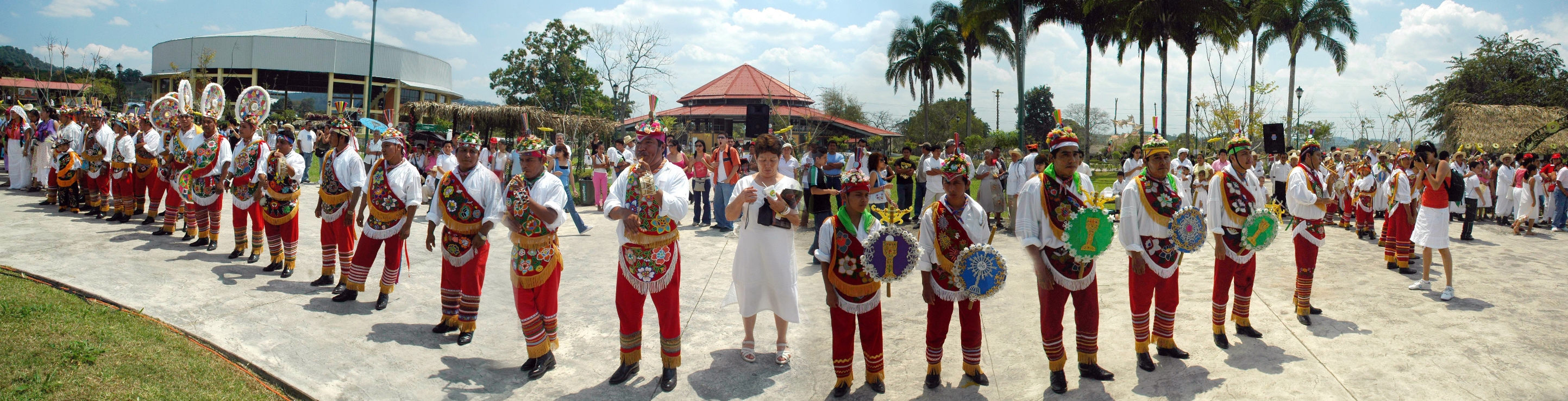 La ceremonia ritual de los Voladores