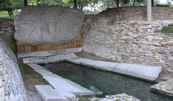 Monumento de la Sacerdotisa y manantial