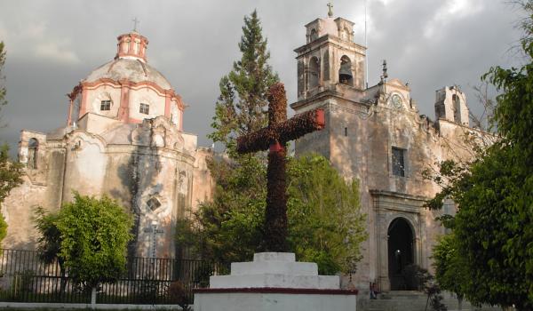 Monasterios del siglo XVI en las faldas del Volcán Popocatépetl