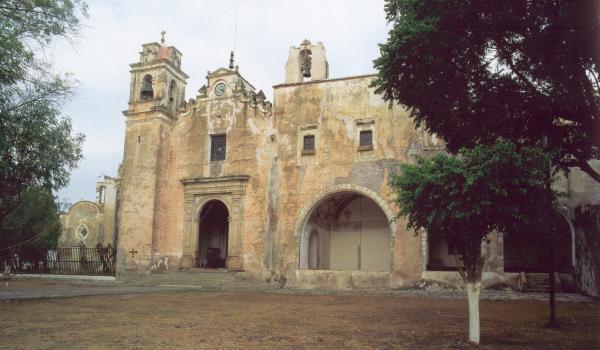 Monasterios del siglo XVI en las faldas del Volcán Popocatépetl