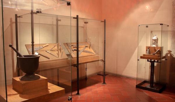 Sala Hojalatería, herrería y cuchillería