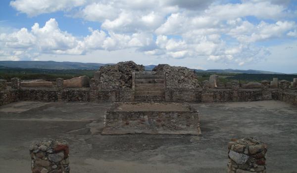 Pirámide del Sol, Templo de los Cráneos y Templo de los Fogones