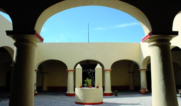 Claustro con aljibe