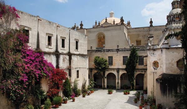 Hospederí­a y caballerizas