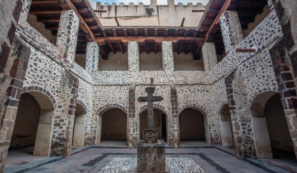 Claustro chico o "de La Cruz"