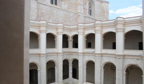 Claustro