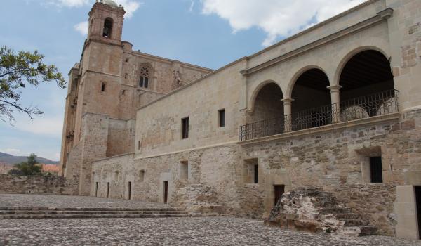 Fachada del conjunto conventual y templo