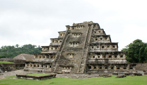 Pirámide de los Nichos o Edificio 1