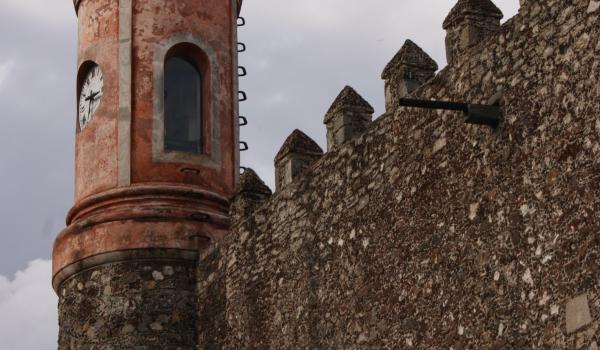 Torreón con reloj