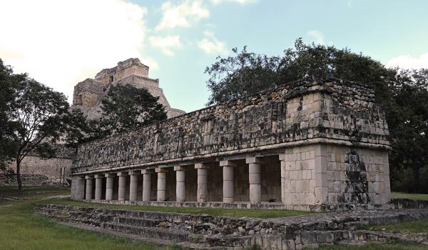 El pórtico oriente