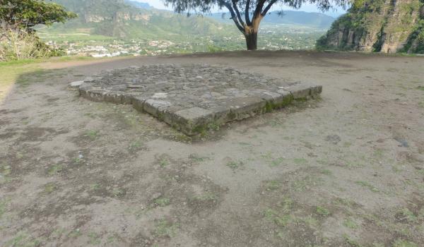 Estructura V. Temalácatl (La piedra del sacrifico gladiatorio)