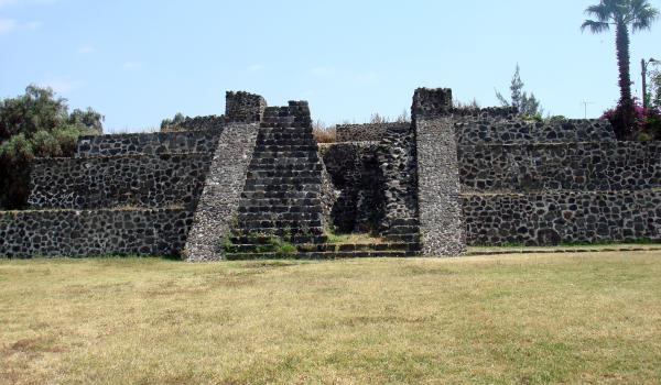 Basamento piramidal