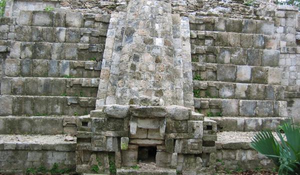 Edificio con Boca de Serpiente