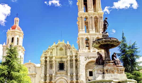 Plaza de Armas y Catedral de Santiago