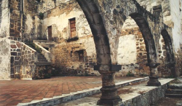 Primeros monasterios del siglo XVI en las laderas del Popocatépetl