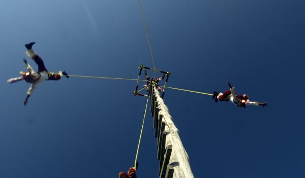 La ceremonia ritual de los Voladores