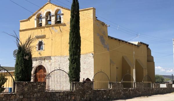 Templo de San Miguel en el pueblo de Villa Ocampo