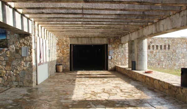 Vestíbulo exterior, Museo de Sitio de Monte Albán, Oaxaca. 