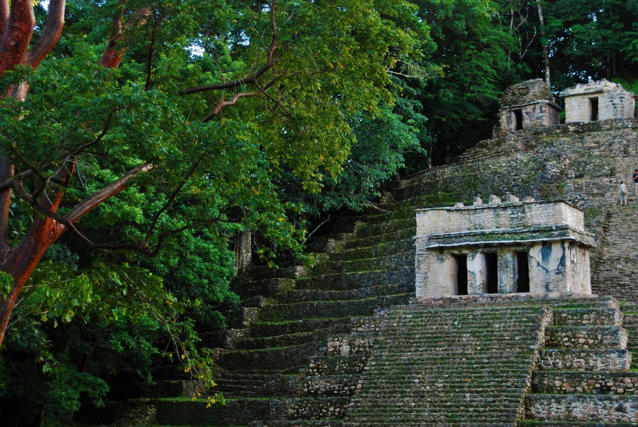 Murales y estructuras mayas en Bonampak