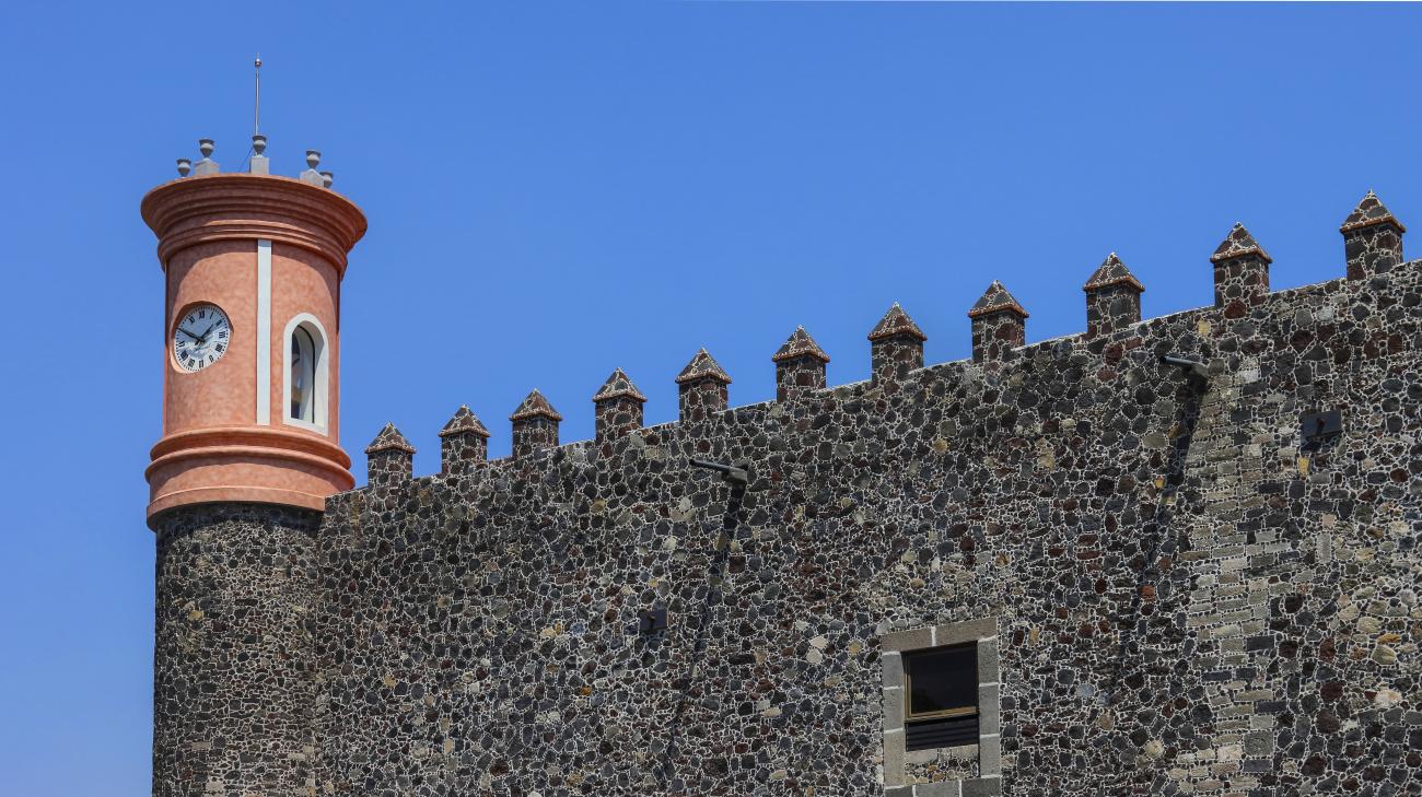 Torreón con reloj