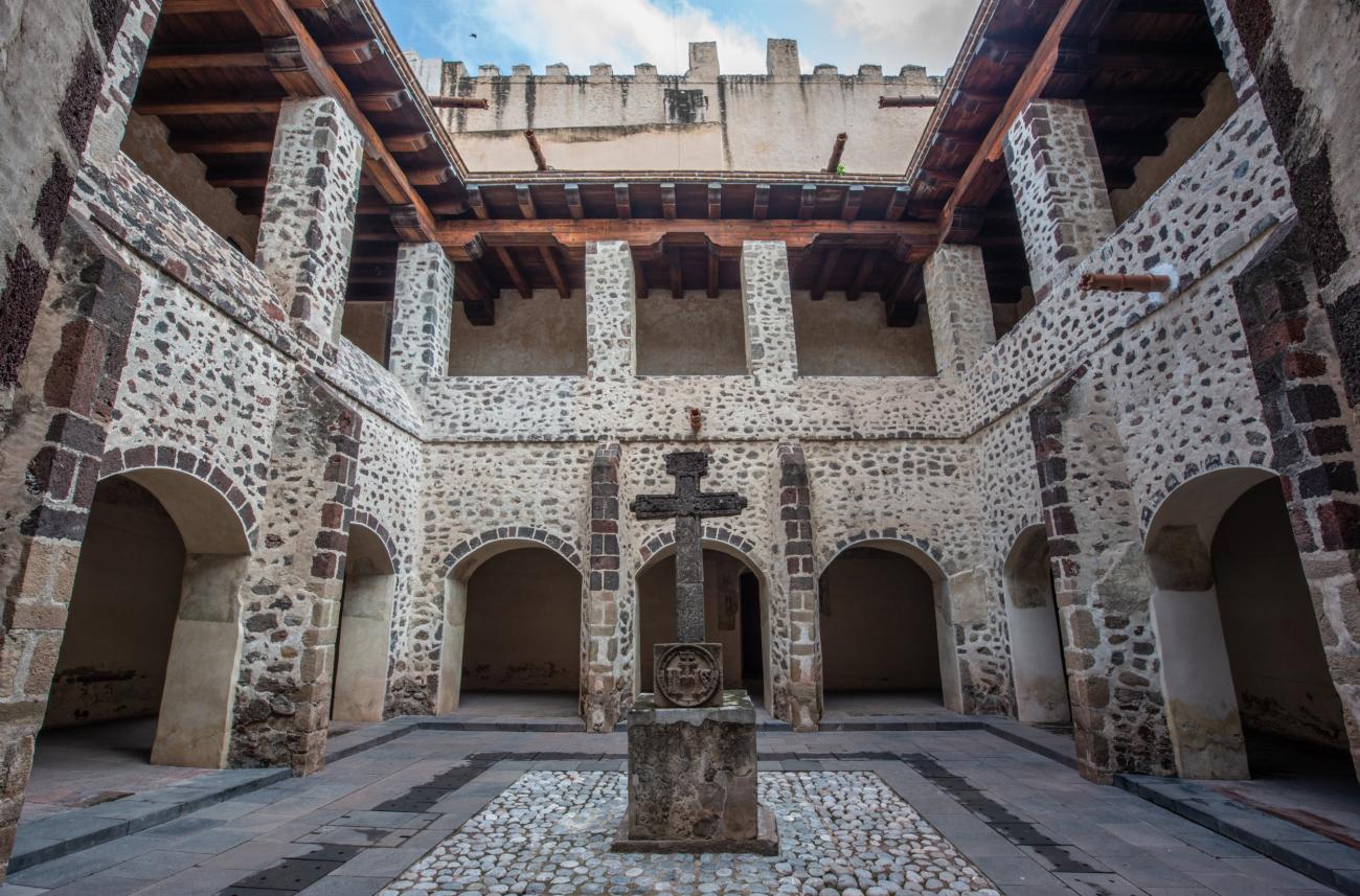Claustro chico o "de La Cruz"