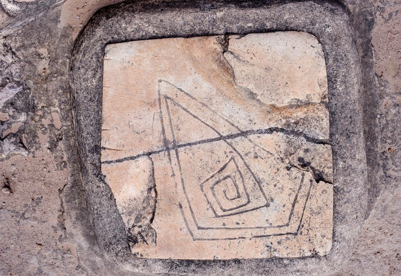 Petrograbado geométrico